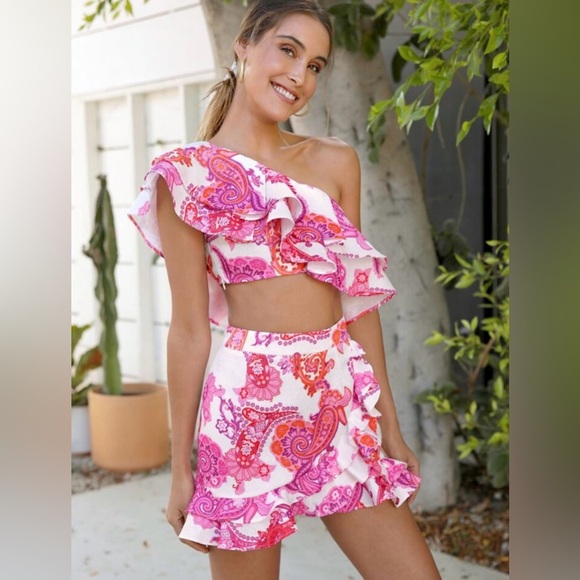 NWOT Two-Piece Ruffle Crop Top & Mini Skirt Set – Pink Paisley Print Size L - Picture 1 of 12